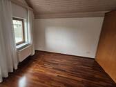 Schlafzimmer (neuwertiger Bauteil) - Mehrfamilienhaus, Wohnhaus mit 179,00 m&sup2; in Burkardroth zum Kaufen
