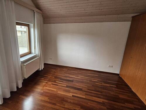 Schlafzimmer (neuwertiger Bauteil) - Mehrfamilienhaus, Wohnhaus mit 179,00 m&sup2; in Burkardroth zum Kaufen