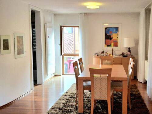 Wohnen / Essen (neuwertiger Bauteil) - 