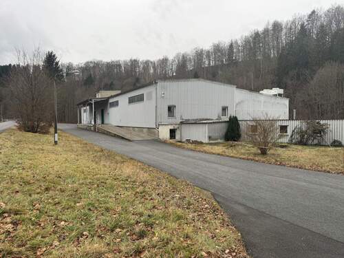 Bild 1 - Lagerhalle Produktion 3200qm mit Büro, Dusche, WC zu verkaufen