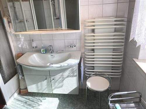 Bad mit Dusche im OG - 