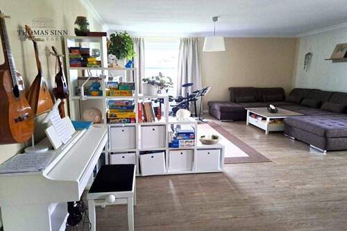 Wohnzimmer - 4 Zimmer Etagenwohnung in Heilbronn