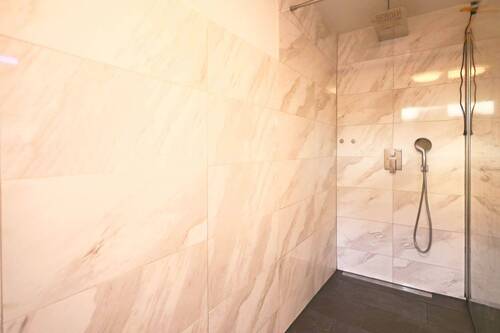 Bodentiefe Dusche - 
