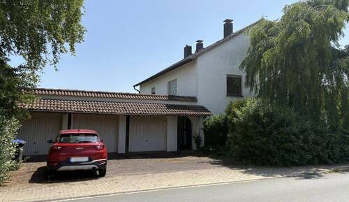 Bild 1 - Großzügiges Zweifamilienhaus in Vöhl sucht neue Eigentümer! Keine Käuferprovision