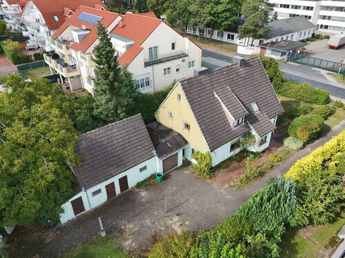 Bild 1 - Großes Grundstück, beste Lage in Achim, mit 2 Familienhaus zu verkaufen