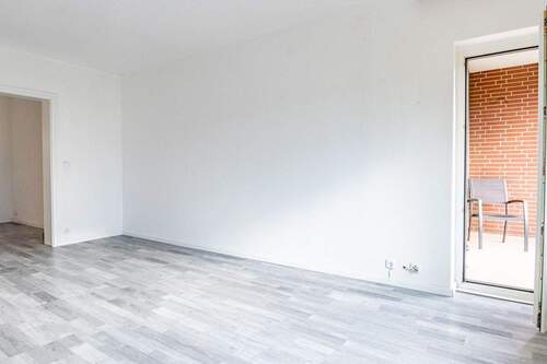 Wohnbereich und Balkon - 