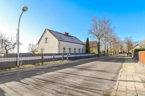 Hausansicht - 7 Zimmer Einfamilienhaus zum Kaufen in Schönefeld