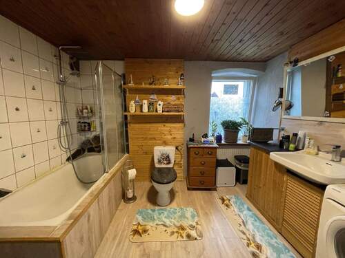 Badezimmer - 8 Zimmer Einfamilienhaus in Morbach