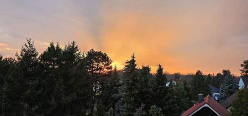Ausblick Küche und Bad - Sonnige 2- Zimmerwohnung mit Blick über den Stünzer Park