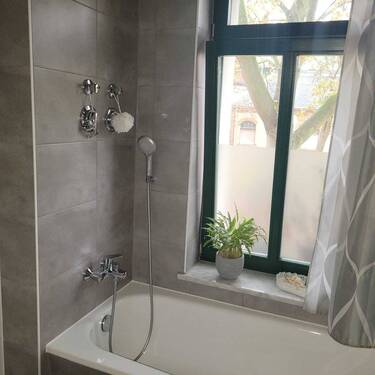 Bad - +++ Gohlis Süd, vermietete Familienwohnung mit Gartenanteil! Neue Heizung +++