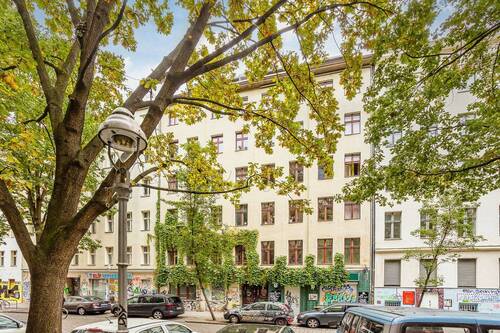 Hausansicht - 4-Zimmer-Altbauwohnung im Wrangelkiez!