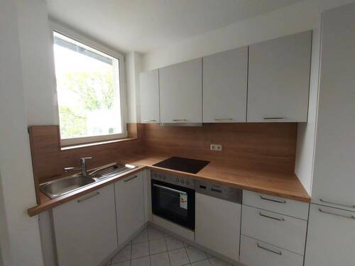 EBK - Einbauküche! 3 Zi-Whg. im 2.OG mit 2 Balkonen in kleinem 5 Familienhaus
