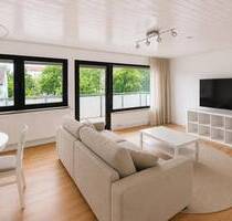 Helle, sanierte und möblierte 3-Zi DG Wohnung mit Balkon in ruhiger Wohnlage - Stuttgart Fasanenhof