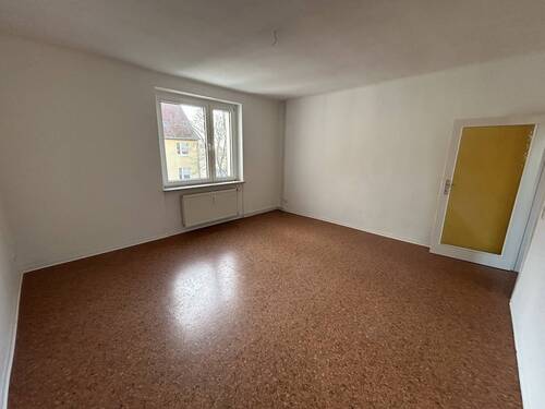 Wohnzimmer - 2 Zimmer Etagenwohnung zur Miete in Magdeburg