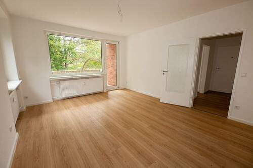 Wohnzimmer - Viel Licht, viel Leben - direkt am Meer. Sanierte 3 Zimmer Wohnung in Cuxhaven-Döse