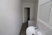 Bad mit Wanne - 4 Zimmer Etagenwohnung zur Miete in Freiberg