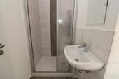 Bad mit Dusche - 