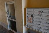 Hauseingang/Briefkastenanlage - 