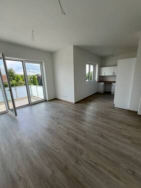 Wohn- und Essbereich mit Küche - 