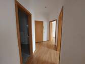 Flur - Etagenwohnung mit 67,00 m&sup2; in Gera zur Miete