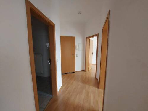 Flur - Etagenwohnung mit 67,00 m&sup2; in Gera zur Miete