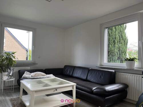 Nebenan: das Wohnzimmer. fpr gemütliche Filmabende - 6 Zimmer Einfamilienhaus in Braunschweig