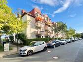 Hausansicht - Vermietete 2-Zimmerwohnung im Dachgeschoss! Tageslichtbad! Balkon! Einbauküche! DP-Stellplatz!