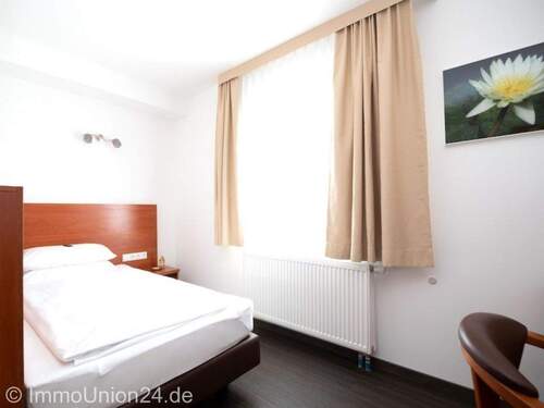Bild 2 - 3 Zimmer Mehrfamilienhaus, Wohnhaus zum Kaufen in Erlangen