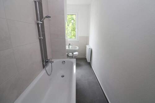 Beispiel Bad mit Wanne - Auch für Nichtschwimmer geeignet...3-RW mit modernem Wannenbad!