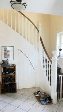 Treppe mit Stauraum darunter - 