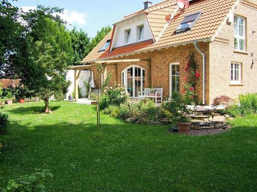 Blick vom Garten aus Sommer - 