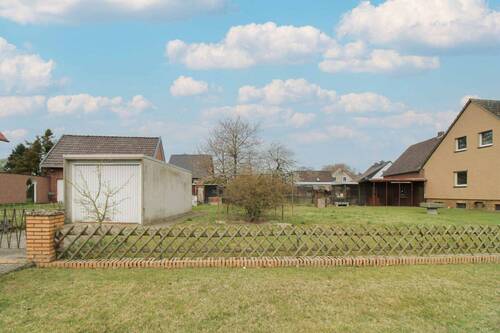 Baugrundstück und Garage - 6 Zimmer Einfamilienhaus in Tiddische