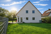 Außenansicht von Garten - Wohnkomfort trifft Energieeffizienz - Moderne Doppelhaushälfte mit Climatic-Wandsystem von LUX