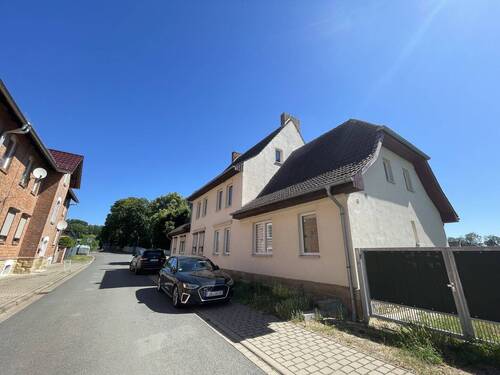 Vorderansicht - Mehrfamilienhaus mit Potential - 128.000,00 EUR Kaufpreis, ca.  308,00 m² Wohnfläche