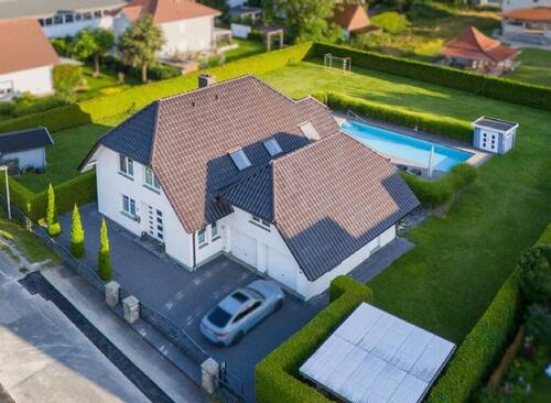 Außen - 9 Zimmer Einfamilienhaus zum Kaufen in Lage