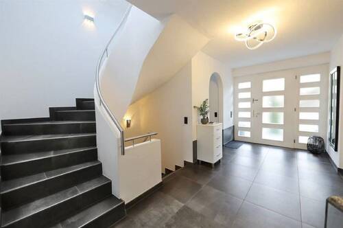 Diele - Einfamilienhaus mit 256,00 m&sup2; in Lage zum Kaufen