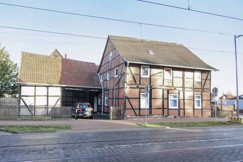 Außenansicht Vorderhaus - Mehrfamilienhaus, Wohnhaus in Laatzen zum Kaufen