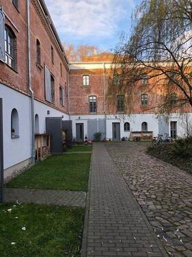 Eingang 3-Seitenhof - 5 Zimmer Reihenmittelhaus zum Kaufen in Leipzig