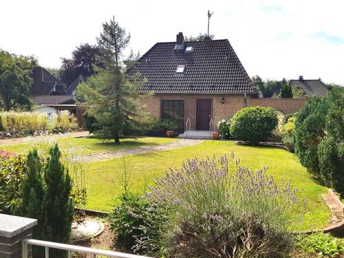 Haus-Eingangsseite - 4 Zimmer Mehrfamilienhaus, Wohnhaus zum Kaufen in Lübeck