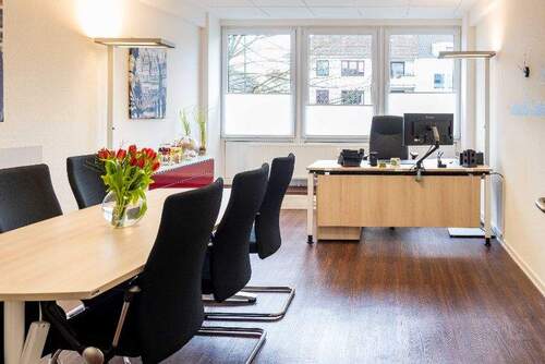 Tagesbüro mit Meetingraum - 