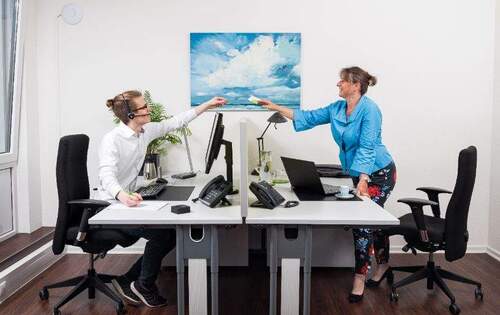 zusätzliche Schreibtische im Teambüro - 