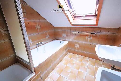 Das Bad vervollständigt das Ganze. - 