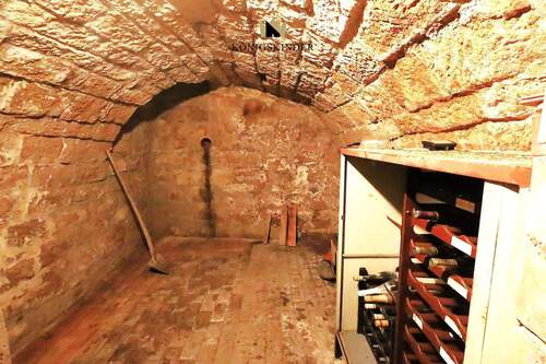 Und darunter: das Gewölbe für alles, was gut schmeckt... - 