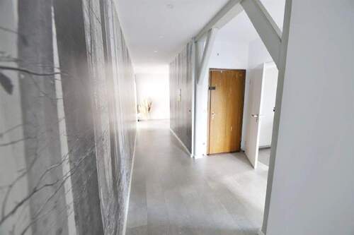 Flur - Etagenwohnung mit 170,00 m&sup2; in Oerlinghausen zum Kaufen