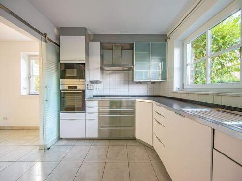 Küche - 5 Zimmer Doppelhaushälfte in Gröbenzell