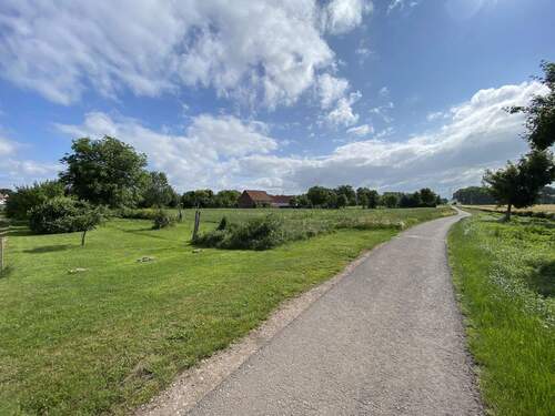 angrenzender Fahradweg - 