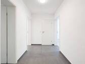 Flur - Traumhaft wohnen: Komplett renovierte 2-Zimmer-Wohnung im Erdgeschoss