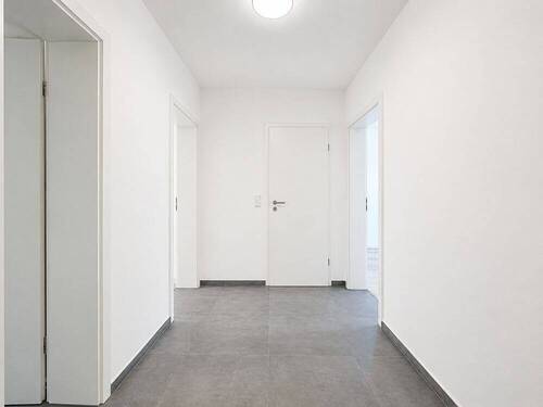 Flur - Traumhaft wohnen: Komplett renovierte 2-Zimmer-Wohnung im Erdgeschoss