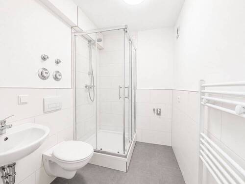 Badezimmer - Etagenwohnung mit 55,00 m&sup2; in Mannheim-Neckarau zur Miete