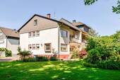 Hausansicht fern - 6 Zimmer Mehrfamilienhaus, Wohnhaus zum Kaufen in Leverkusen
